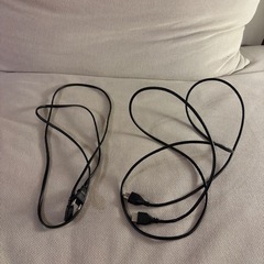 PS4本体、ゲーム6点、コントローラー2点、ヘッドセット、電源ケーブル、HDMIケーブルの画像