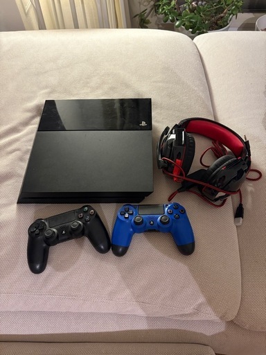 PS4本体、ゲーム6点、コントローラー2点、ヘッドセット、電源ケーブル、HDMIケーブル
