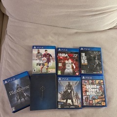 PS4本体、ゲーム6点、コントローラー2点、ヘッドセット、電源ケーブル、HDMIケーブルの画像