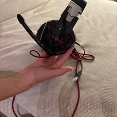 PS4本体、ゲーム6点、コントローラー2点、ヘッドセット、電源ケーブル、HDMIケーブルの画像