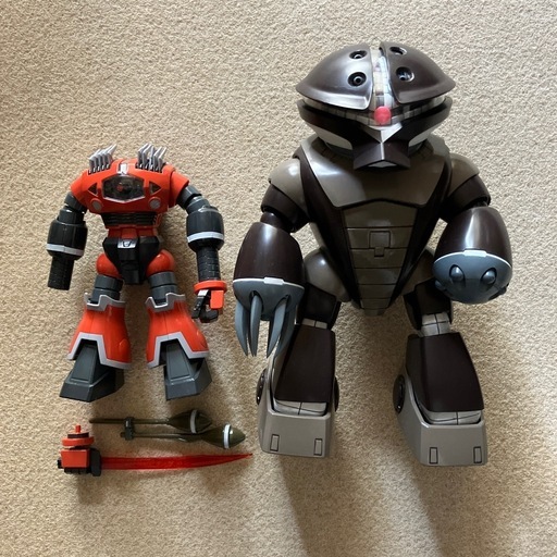 MGアッガイ、HGゾゴックガンダムプラモデル塗装完成品/現状品/一部折れ有り！早い引き取り者様を優先させて頂きます。宜しくお願い致します。。