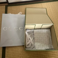 GUCCI 箱(空き)と紙袋の画像