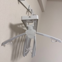 ハンガーラックの画像