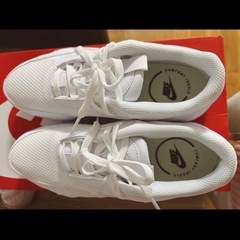 NIKE ナイキ エアマックス ボルト 白　レディース　24の画像