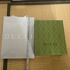 GUCCI 箱(空き)と紙袋の画像