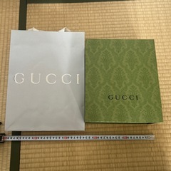 GUCCI 箱(空き)と紙袋の画像