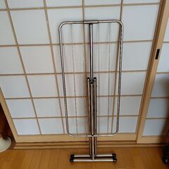折りたたみ式洗濯物干しの画像