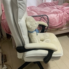 肘掛けオフィスチェア　まだまだ十分使えますが引越しに伴い出品　女の子使用の画像