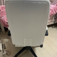 肘掛けオフィスチェア　まだまだ十分使えますが引越しに伴い出品　女の子使用の画像