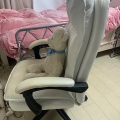肘掛けオフィスチェア　まだまだ十分使えますが引越しに伴い出品　女の子使用の画像