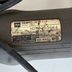 【動作確認済】東芝 ディスクグラインダー DGD-100D／砥石・切断/研磨ディスク多数＋サンドペーパー付き／ケース入一式 電動工具 グラインダー サンダー 研削 研磨 切断 アタッチメント TOSHIBA DGD100D 工具セット DIY 金属加工 木工 まとめの画像