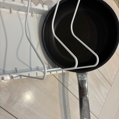 伸縮ザル・ボウル・フライパンスタンド 伸縮幅46-86cm の画像