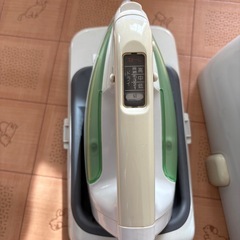 TOSHIBA コードレスアイロンの画像