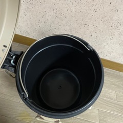 ダストボックス　ゴミ箱　鉄製　アイアンの画像