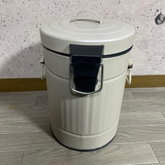 ダストボックス　ゴミ箱　鉄製　アイアンの画像
