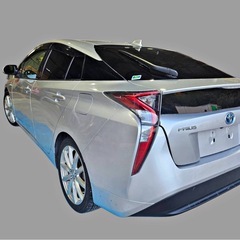 トヨタ プリウス ZVW55 ハイブリッド シルバー 4WD ナビTV付 の画像