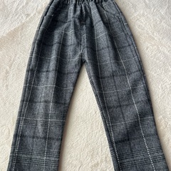 アースミュージックのアウター　チョッキ　サイズ100 プレゼント付きの画像