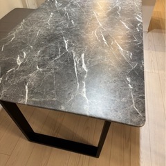  【美品✨】高級メラミナイト天板✨ホテルライクなダイニングテーブル（160×90） の画像