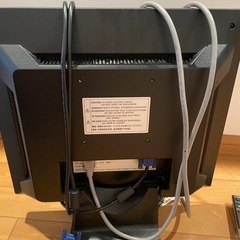 液晶テレビ　2つの画像