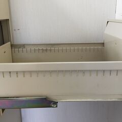 △ KUROCANE くろがね工作所 オフィス用4段スチール製ファイリングキャビネット オフィス用キャビネット JIS S 1033 キズ、サビあり 現状渡しの画像