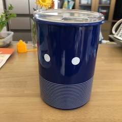 ホーローエッセキャニスターの画像