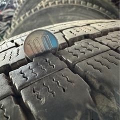 ハイエース　スタッドレス　タイヤ　冬タイヤの画像