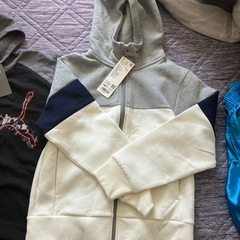 140 トレーナー　パーカー新品の画像