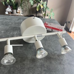 IKEAスポットLight新品電球付きの画像