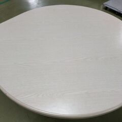 中古テーブル 楕円形　幅100ｘ奥行116ｘ高さ70ｃｍ　見に来ませんか？ほかにもテーブルあります！YN306Sの画像