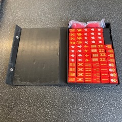 M2511-171 麻雀牌 レッド ケース付き キズ汚れ有りの画像