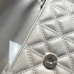 新品未使用　RANDA 2WAYモノグラムビジューキルティングバック　グレージュの画像