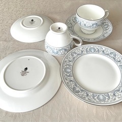 ウェッジウッドWEDGWOOD ホワイトドルフィン　兼用カップ&ソーサーケーキ皿の画像