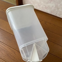 ②猫、犬用？ 給餌機の画像