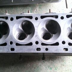 BMW-2002-ターボーエンジン―シリンダーヘツト販売の画像