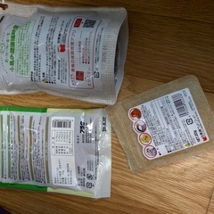 小鳥の餌の画像