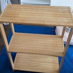 木のラックの画像