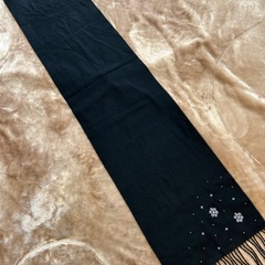 フルラFURLAマフラーストールショールスカーフblackブラック黒色系無地雪の結晶柄縦約156センチ横約34センチフリンジ約10センチレディースlady'sLADYS女性用婦人ウィメンズwomen’sの画像