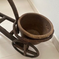 鉢付き木の置物・オブジェ・木のフラワースタンドの画像