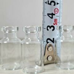 小さい瓶の画像