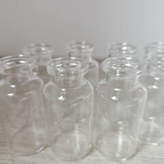 小さい瓶の画像