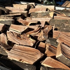 クルミの木薪A品、2台ありの画像