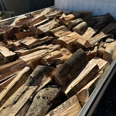 クルミの木薪A品、2台ありの画像