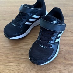 子供用シューズ17cm   【アディダス】 ブラック　子供靴　スニーカーの画像