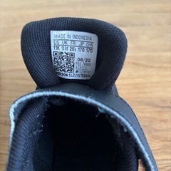 子供用シューズ17cm   【アディダス】 ブラック　子供靴　スニーカーの画像