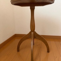 
丸テーブルの画像