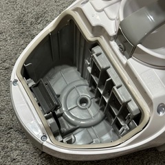 YAMAZEN キャニスター掃除機 ホワイト ZKC-300 2023年製の画像