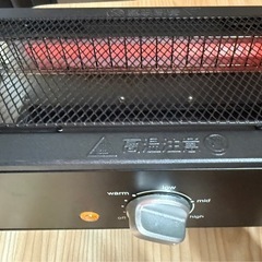 YAMAZEN 煙や油ハネを 抑える 側面 ビーリー 加熱 減煙電気七輪 HITORI-JIME GRILL の画像