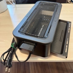 YAMAZEN 煙や油ハネを 抑える 側面 ビーリー 加熱 減煙電気七輪 HITORI-JIME GRILL の画像