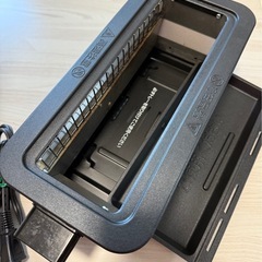 YAMAZEN 煙や油ハネを 抑える 側面 ビーリー 加熱 減煙電気七輪 HITORI-JIME GRILL の画像