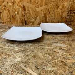 N(7683）★直接引き取り限定★ 四角いお皿 大皿 ホワイト 盛り付け皿 陶器 ２枚 中古の画像